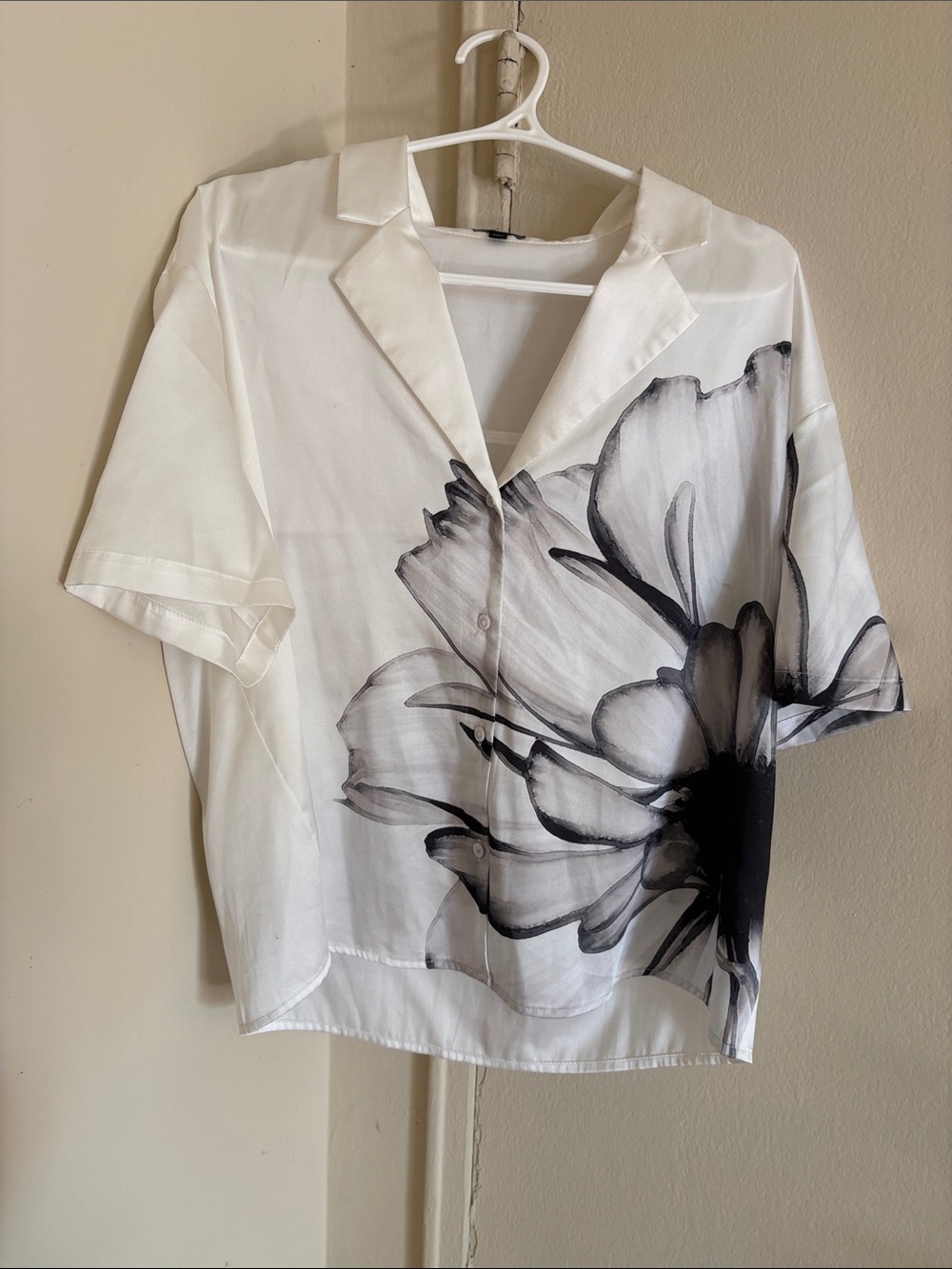 Express White Short-Sleeve Button Front Blouse with Black Floral Print